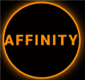 Logo de l'application Affinity Story avec AFFINITY écrit en orange sur un fond noir et avec une bordure cercler orange qui brille.